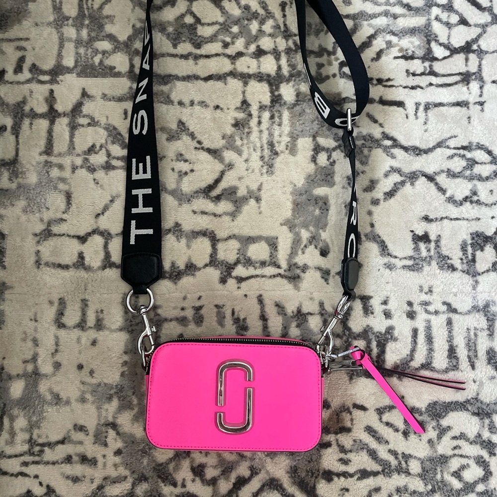 Marc Jacobs The Snapshot in Bright Pink